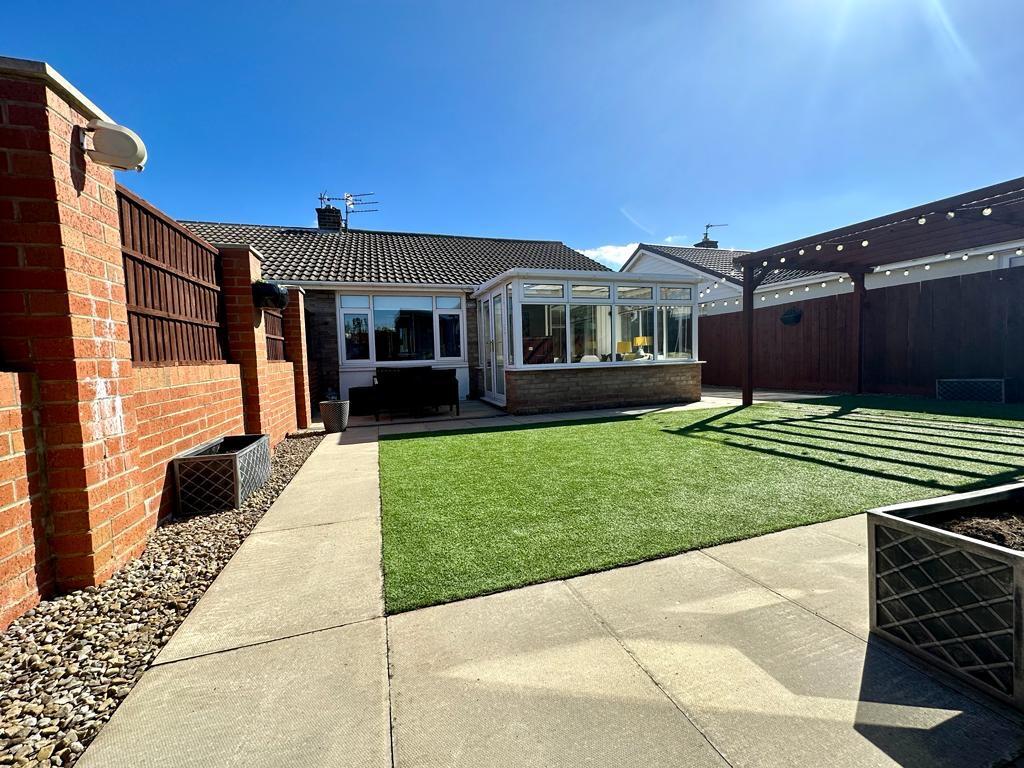 2 bedroom semidetached bungalow for sale in Kilton Close, Redcar