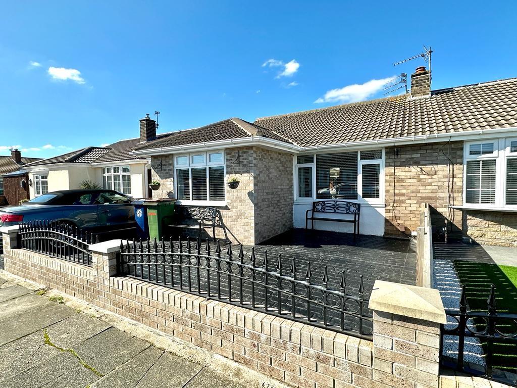 2 bedroom semidetached bungalow for sale in Kilton Close, Redcar