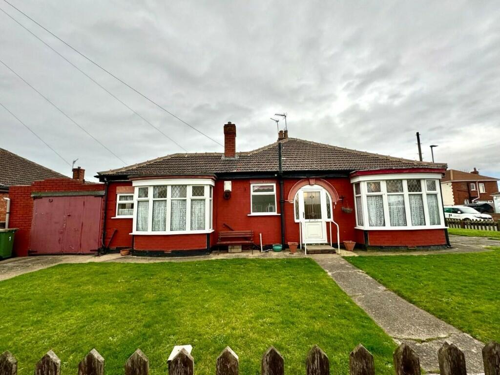 2 bedroom semidetached bungalow for sale in Lothian Grove, Redcar, North Yorkshire, TS10