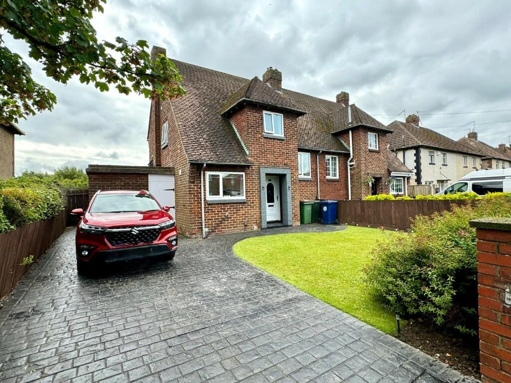 3 bedroom semidetached house for sale in Staintondale Avenue, Redcar