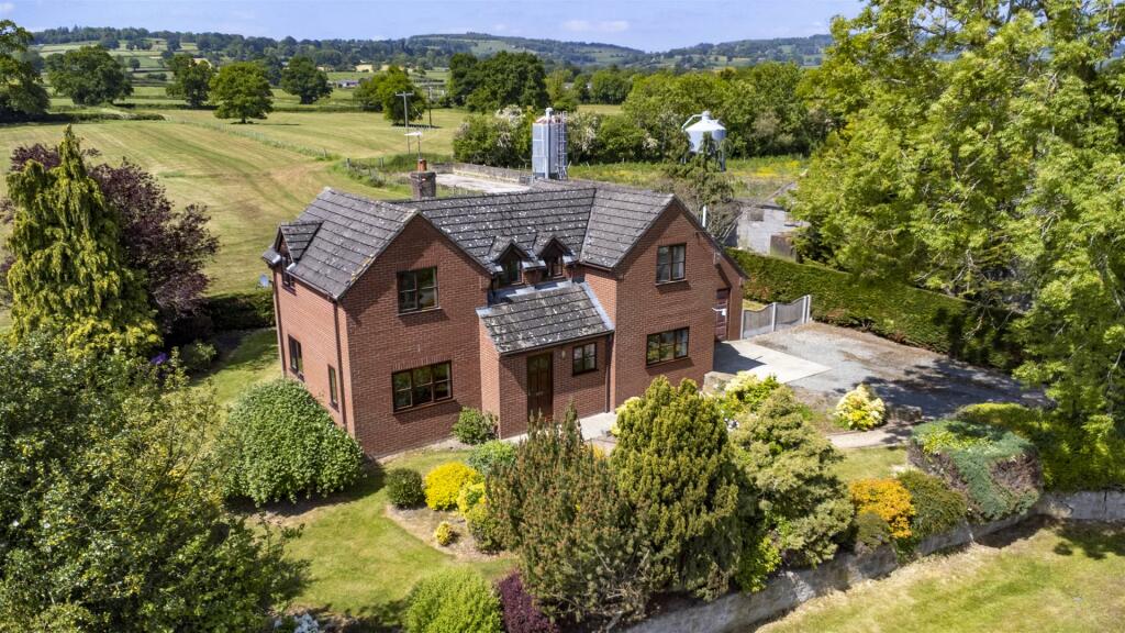 3 bedroom detached house for sale in TyrOnen, Hengoed, Oswestry, SY10