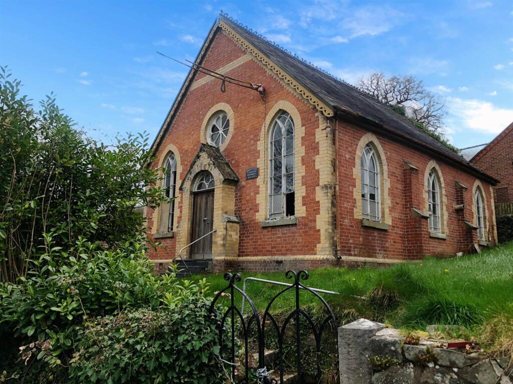 Main image of property: Pont Robert, Meifod