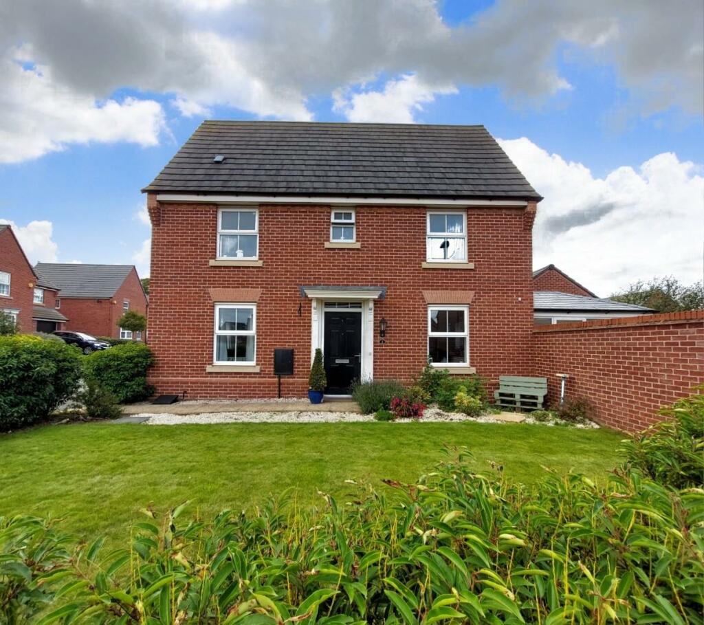 3 bedroom detached house for sale in Ward Street, Earls Barton, Northamptonshire NN6
