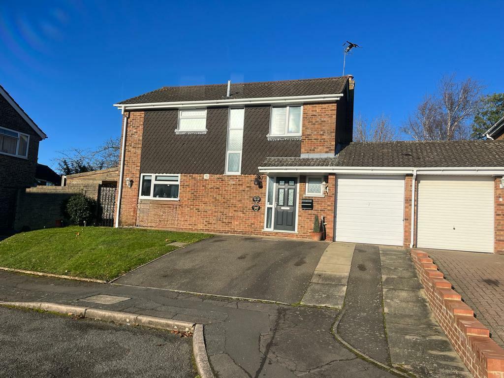 4 bedroom detached house for sale in Shurville Close, Earls Barton, Northamptonshire NN6