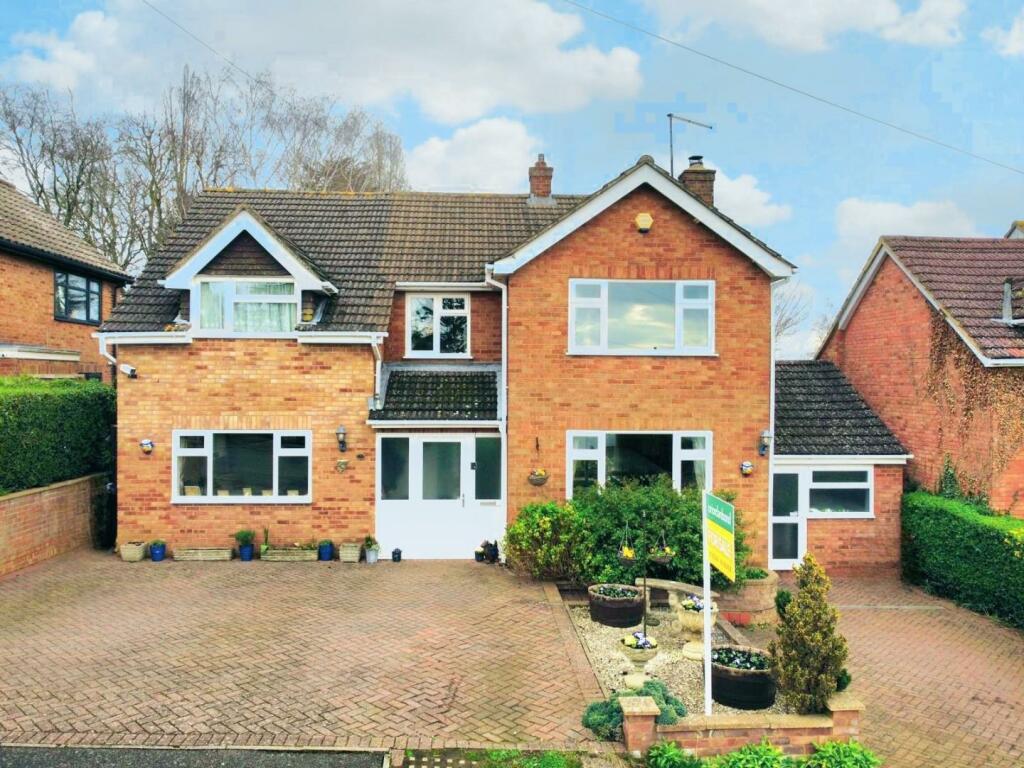 4 bedroom detached house for sale in Glenfield Drive, Great Doddington