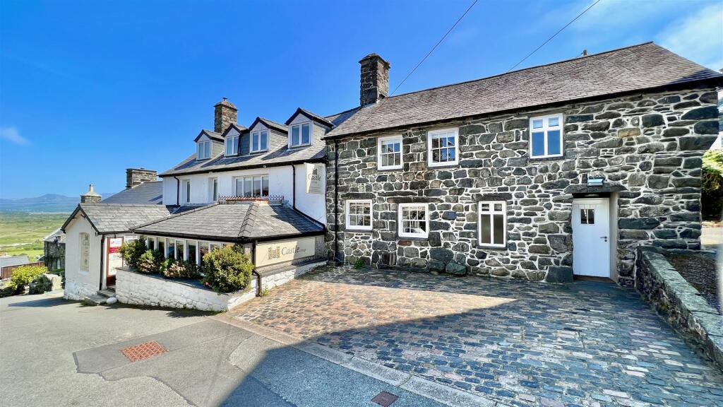 Commercial property for sale in Y Llech, Harlech, LL46