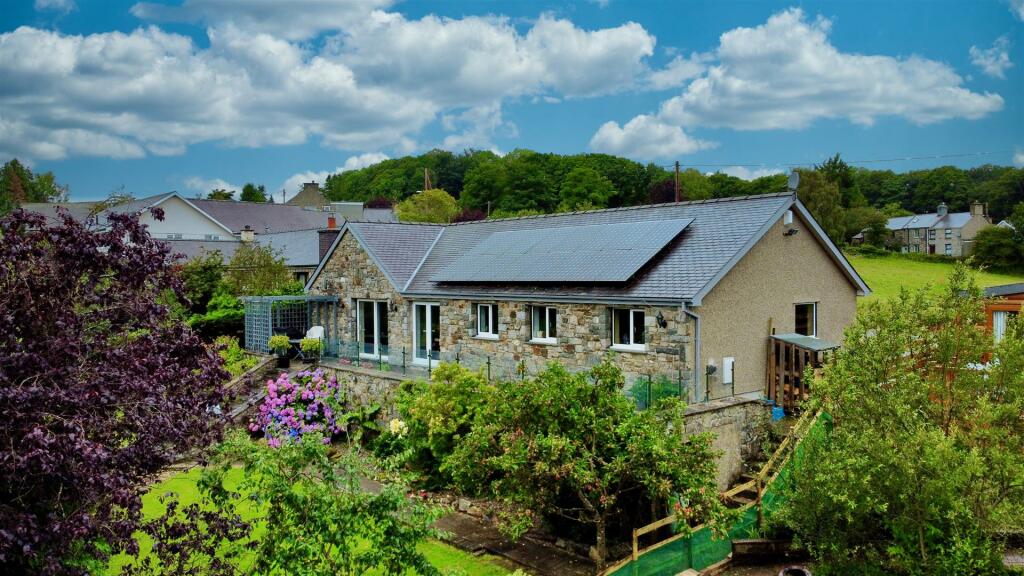 3 bedroom detached bungalow for sale in Gellilydan, Blaenau Ffestiniog