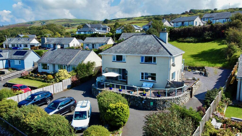 4 bedroom detached house for sale in Old Llanfair Road, Harlech, LL46