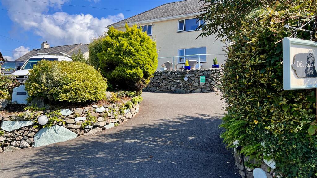 4 bedroom detached house for sale in Old Llanfair Road, Harlech, LL46