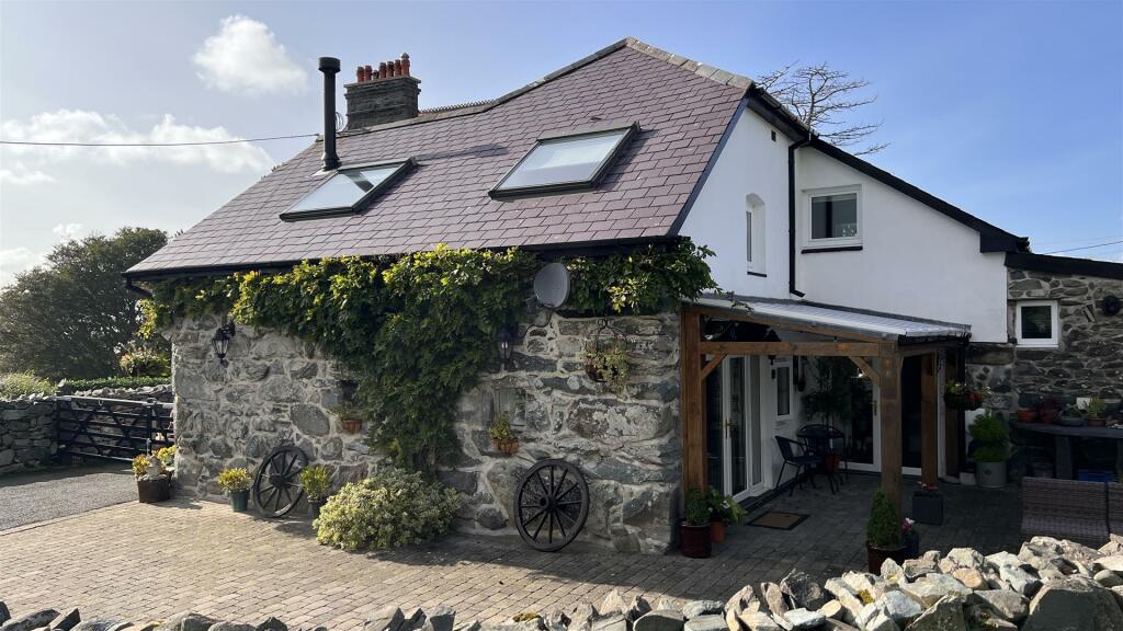 Main image of property: Pensarn, Llanbedr