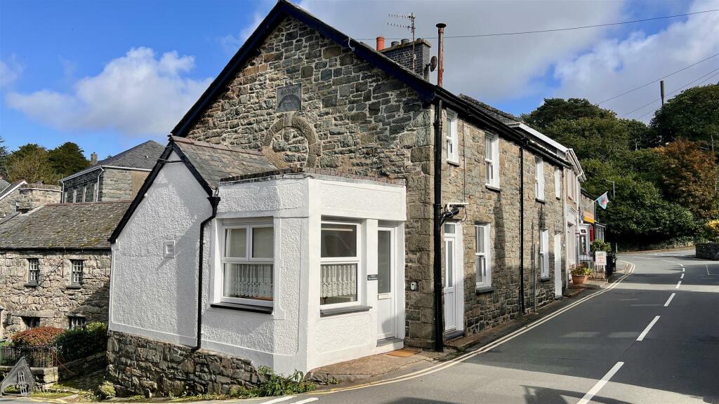 2 bedroom end of terrace house for sale in High Street, Harlech, LL46