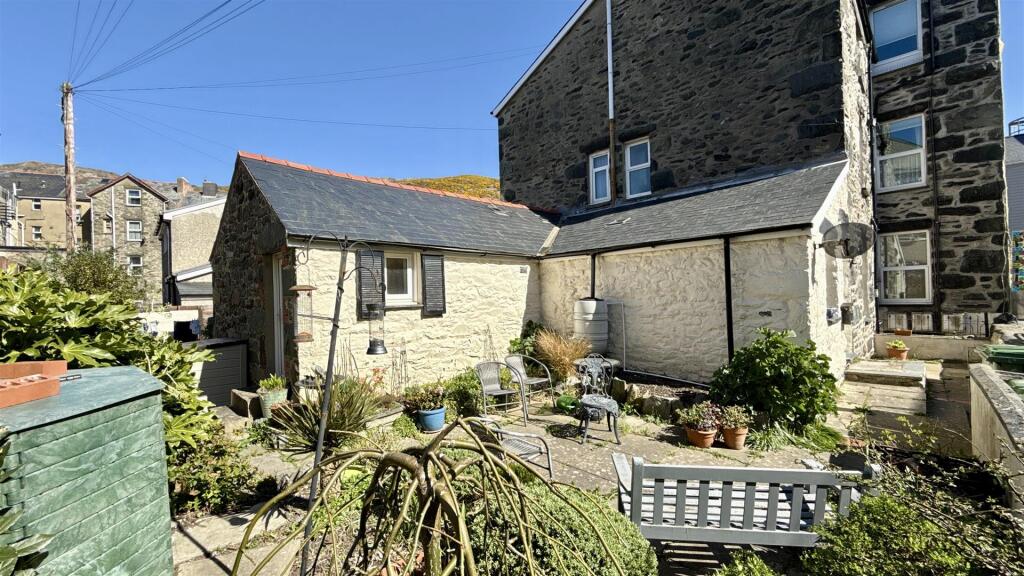 Main image of property: South Avenue, Barmouth