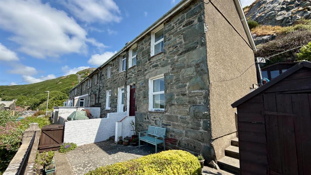 Main image of property: Murmur y Môr, 1 Bryn Awel Terrace, Gellfechan Road, Barmouth