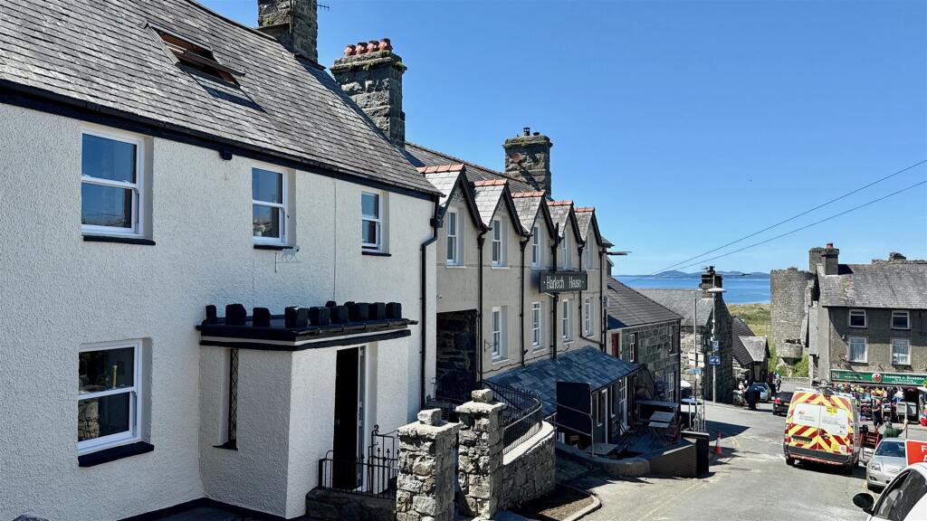 Main image of property: Harlech