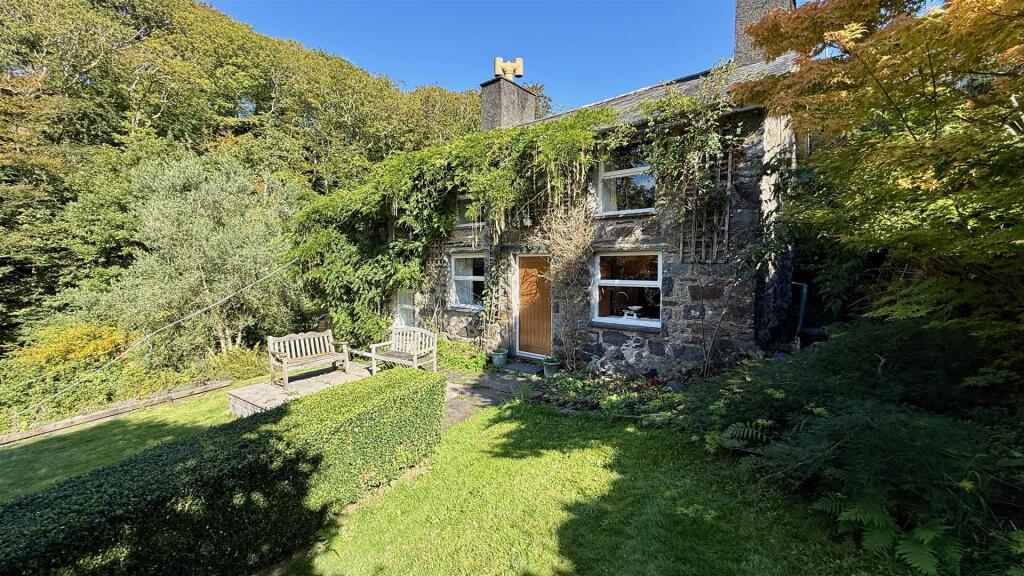 Main image of property: Talsarnau