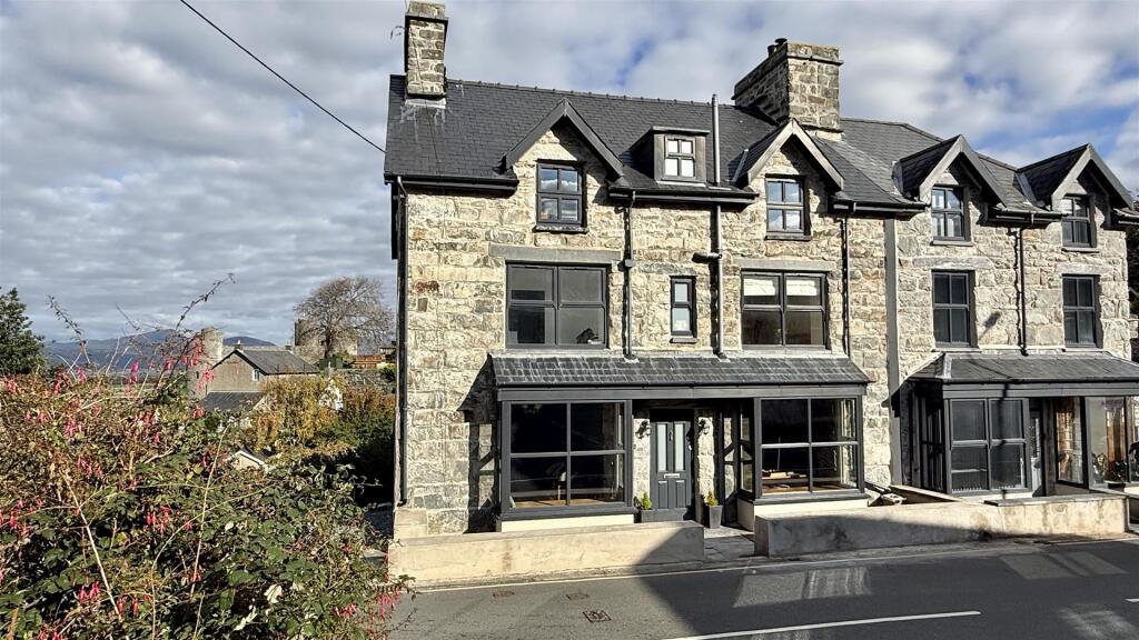 Main image of property: High Street, Harlech