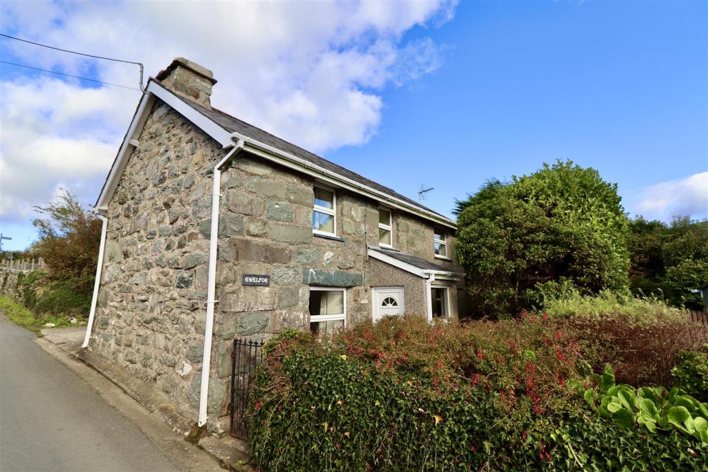 3 bedroom detached house for sale in Llanfair, Harlech, LL46