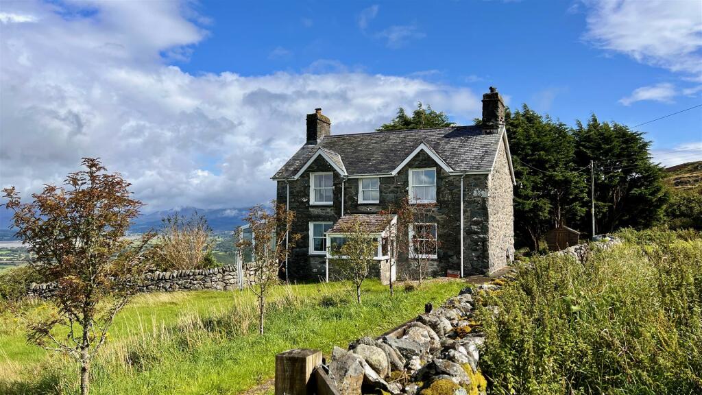 Main image of property: Harlech