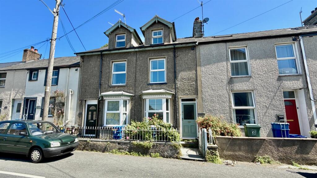 Main image of property: High Street, Talsarnau