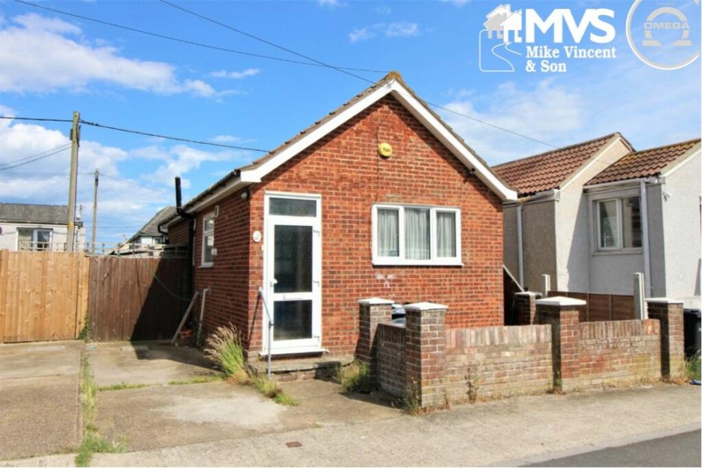 2 bedroom bungalow for sale in Vauxhall Avenue, Jaywick, ClactononSea