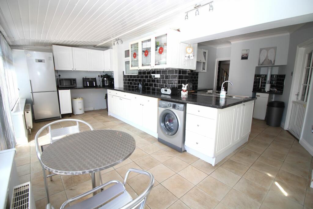 Additional property image - Dumont Avenue, St Osyth Village