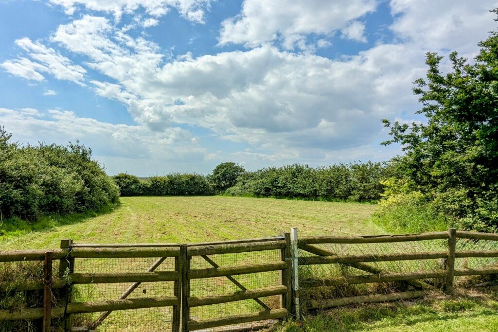 Additional property image - Dumont Avenue, St Osyth Village