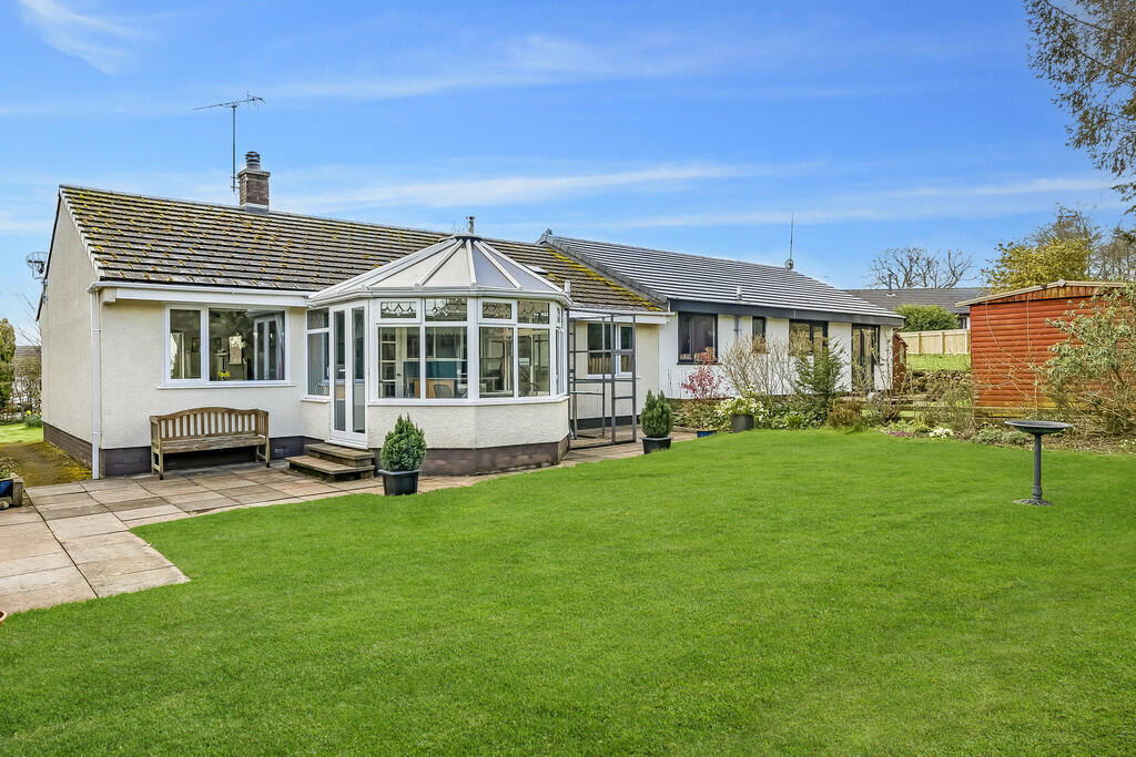 2 bedroom semidetached bungalow for sale in 6 Jefferson Garth