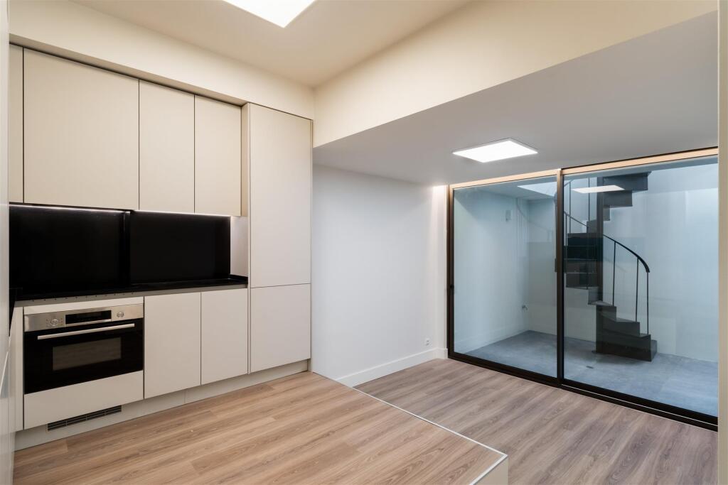 Main image of property: Lisbon, Lisbon