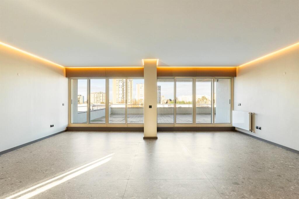 Main image of property: Oporto, Oporto