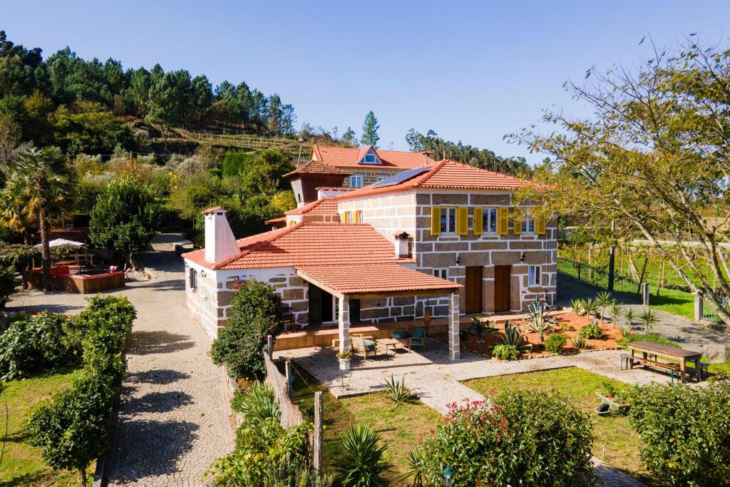 Main image of property: Aveiro, Castelo de Paiva