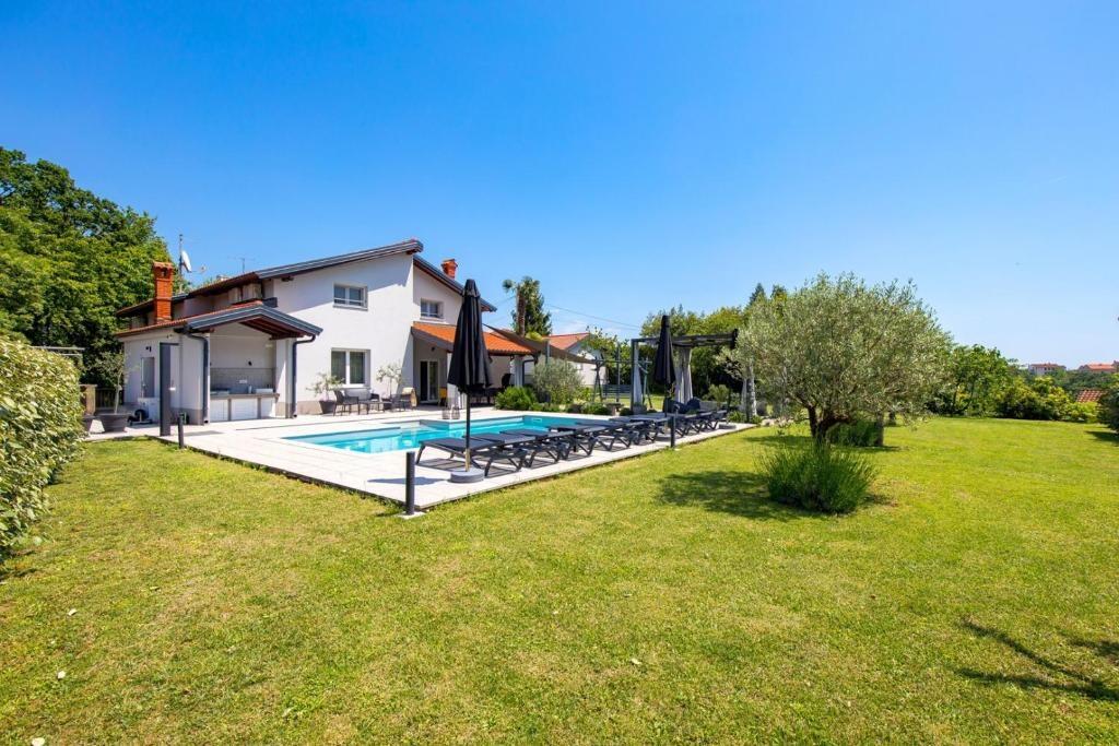 5 bedroom Villa for sale in Oprtalj, Istria