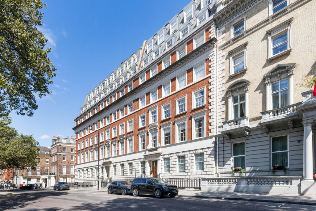 3 bedroom apartment for sale in Grosvenor Square Flat, Mayfair, W1K