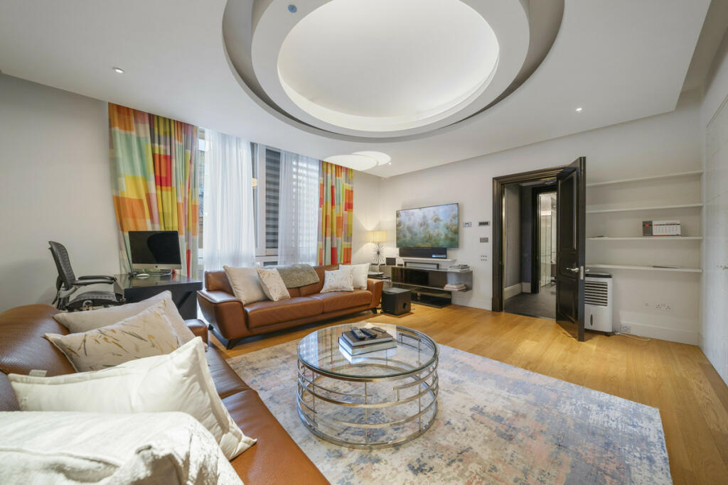 5 bedroom apartment for sale in Montrose Place, London, SW1X
