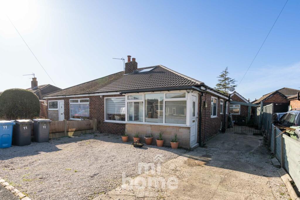 3 bedroom semidetached bungalow for sale in Ribble Close, Freckleton