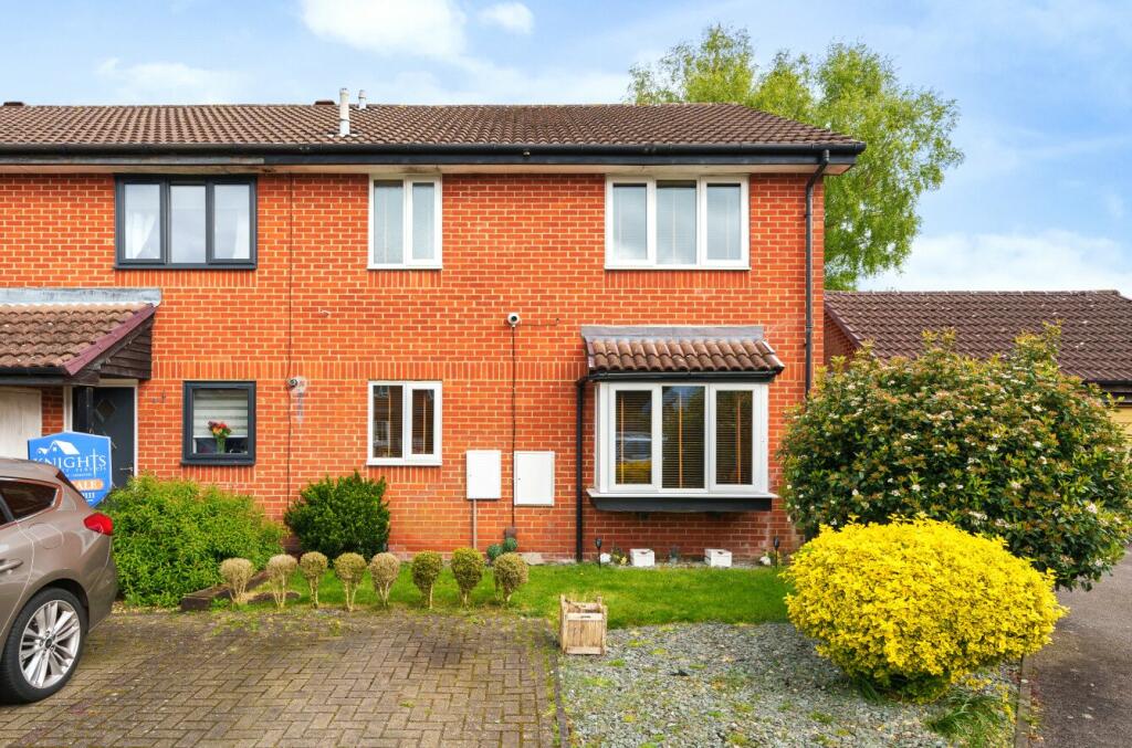 1 bedroom terraced house for sale in Wingfield Gardens, Frimley