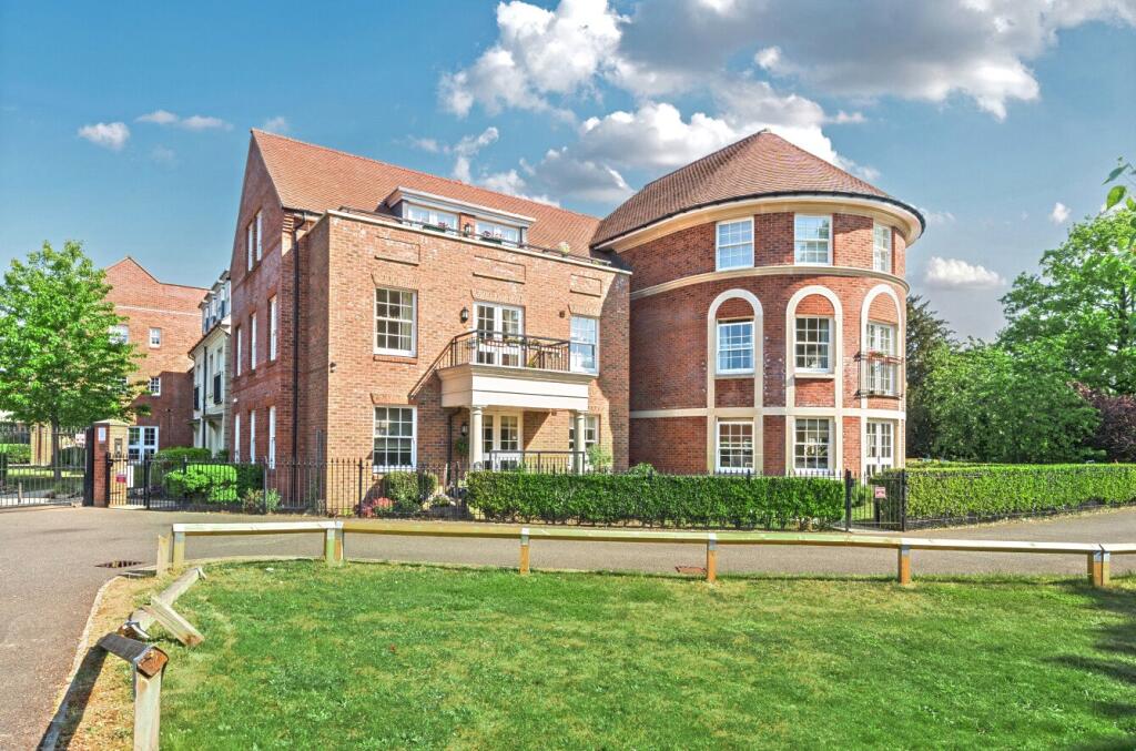 Main image of property: Hawthorn Lodge, Longbridge, Farnham, Surrey, GU9