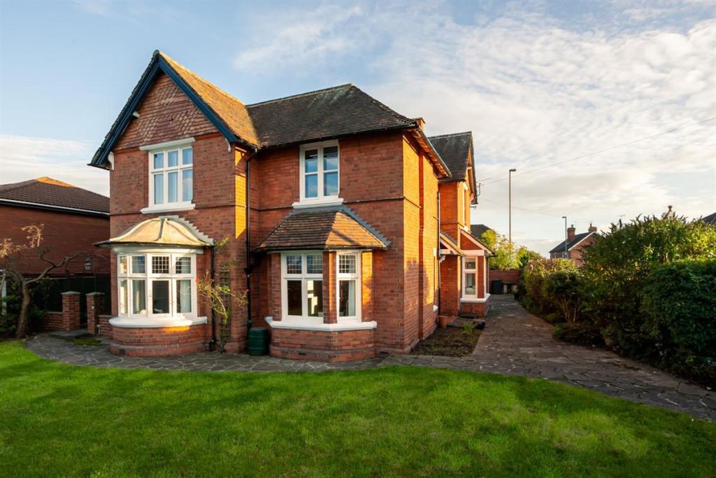 5 bedroom detached house for sale in 284 Derby Road, Sandiacre