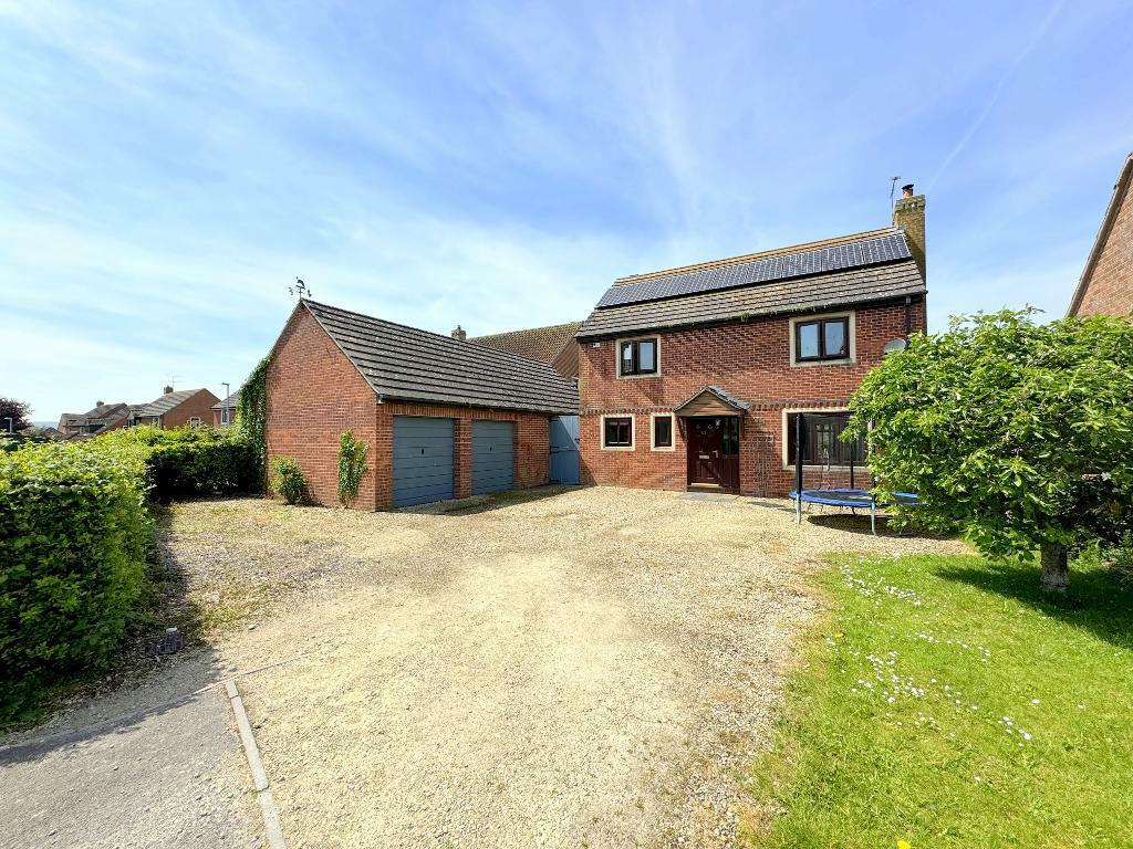 4 bedroom detached house for sale in The Close, Bulkington, Devizes