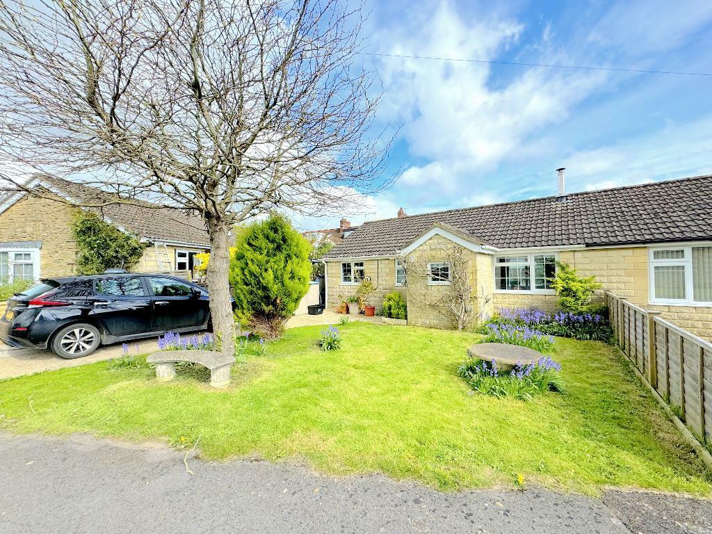 2 bedroom bungalow for sale in Willow Crescent, Broughton Gifford