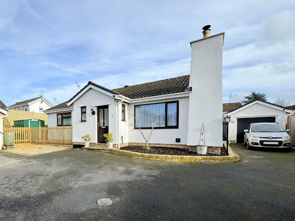 3 bedroom bungalow for sale in Keevil Avenue, Calne, Wiltshire, SN11