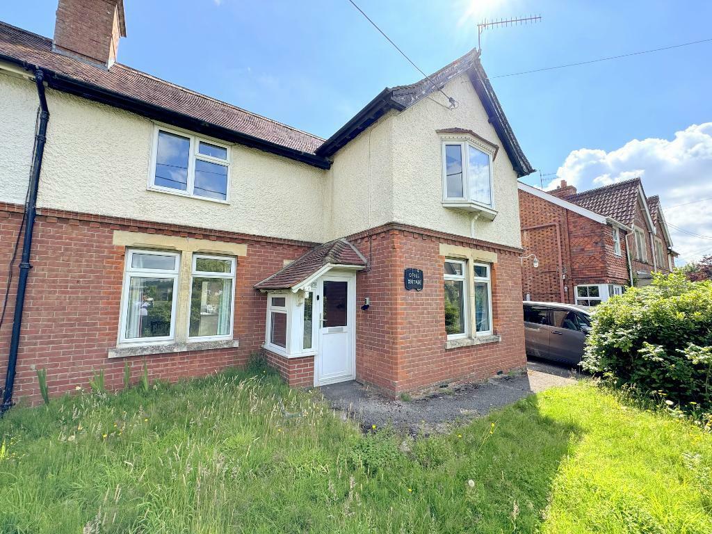 3 bedroom semidetached house for sale in High Street, West Lavington