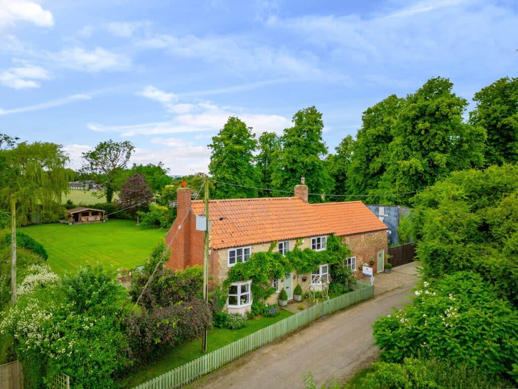 3 bedroom cottage for sale in Lime Tree Cottage, Ham Hall Lane, Scruton, Northallerton, DL7
