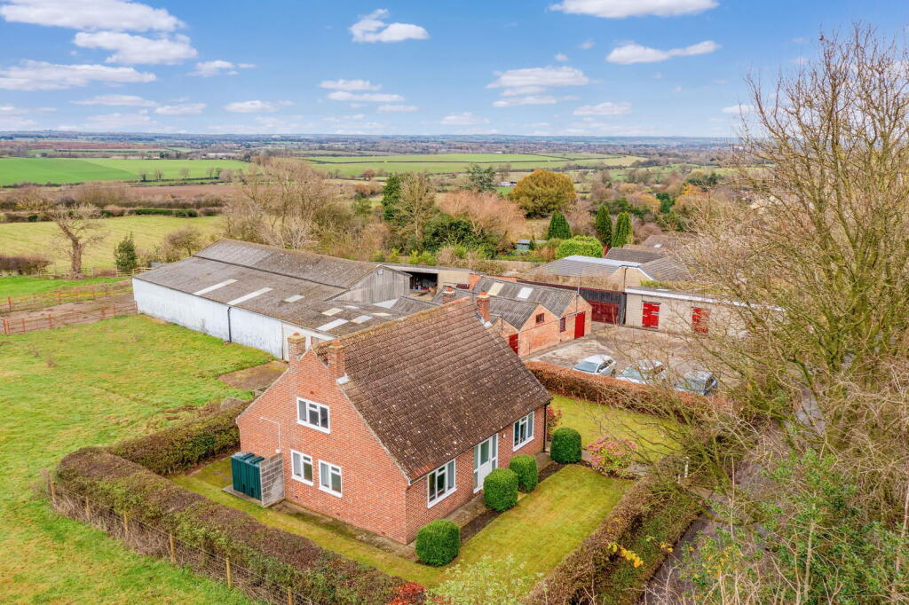 Main image of property: 27 High Road,Redworth,Newton Aycliffe,DL5 6NU
