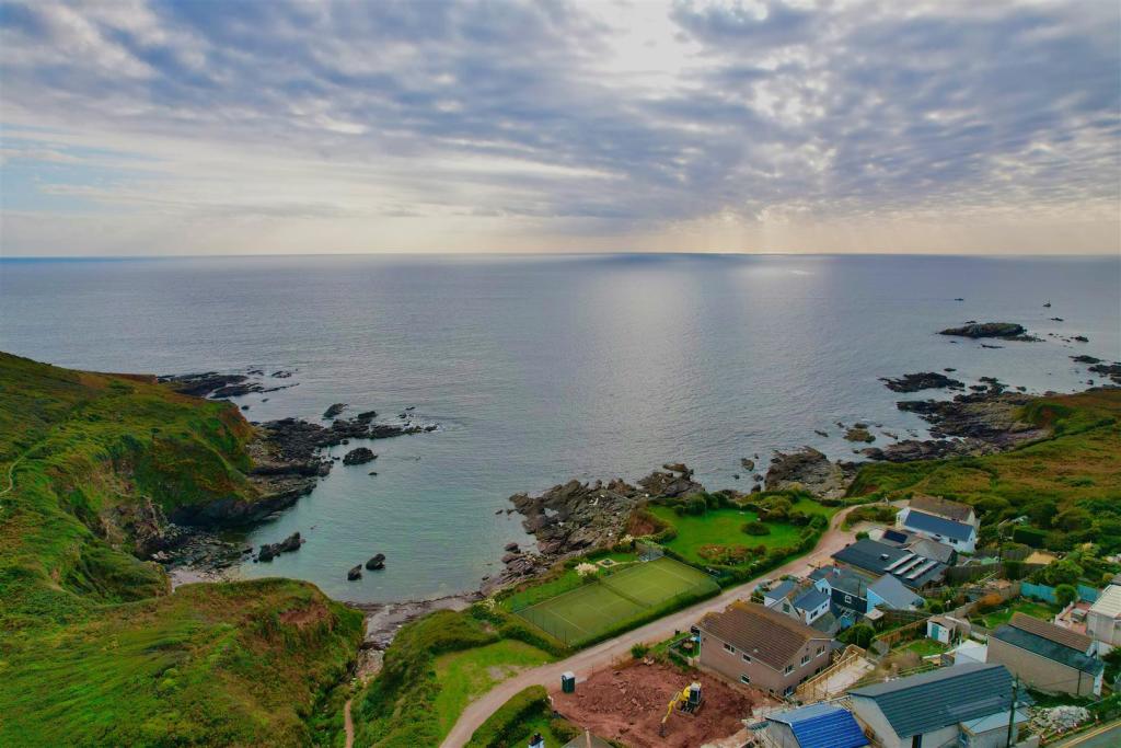 5 bedroom detached house for sale in Heybrook Bay, Plymouth, PL9