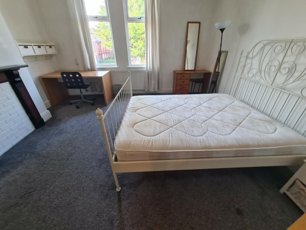 6 bedroom house for rent in Brudenell Road, Leeds, LS6