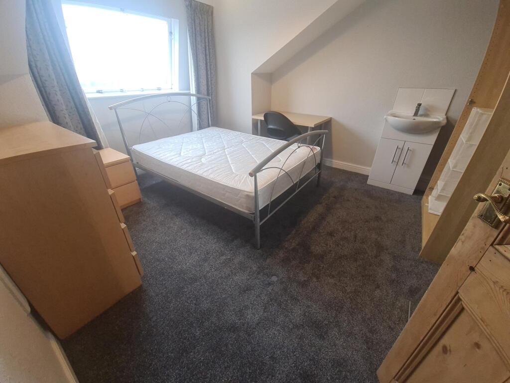 Main image of property: Knowle Mount, Leeds