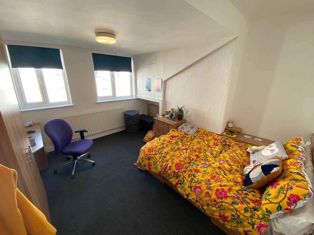 Main image of property: Kendal Lane, Leeds