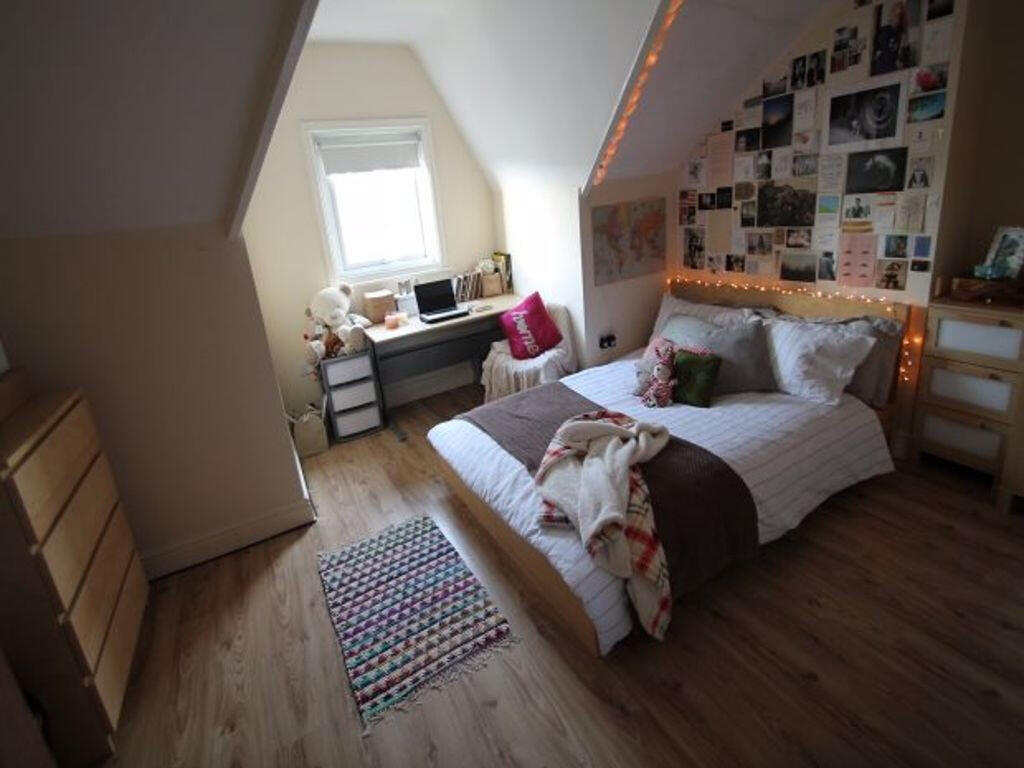 Main image of property: Brudenell Mount, Leeds