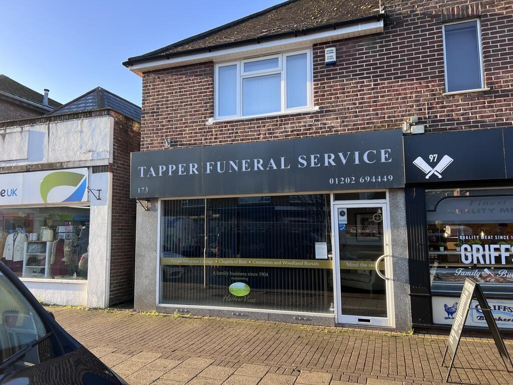 Main image of property: 173 Lower Blandford Road, Broadstone, Dorset, BH18 8DH