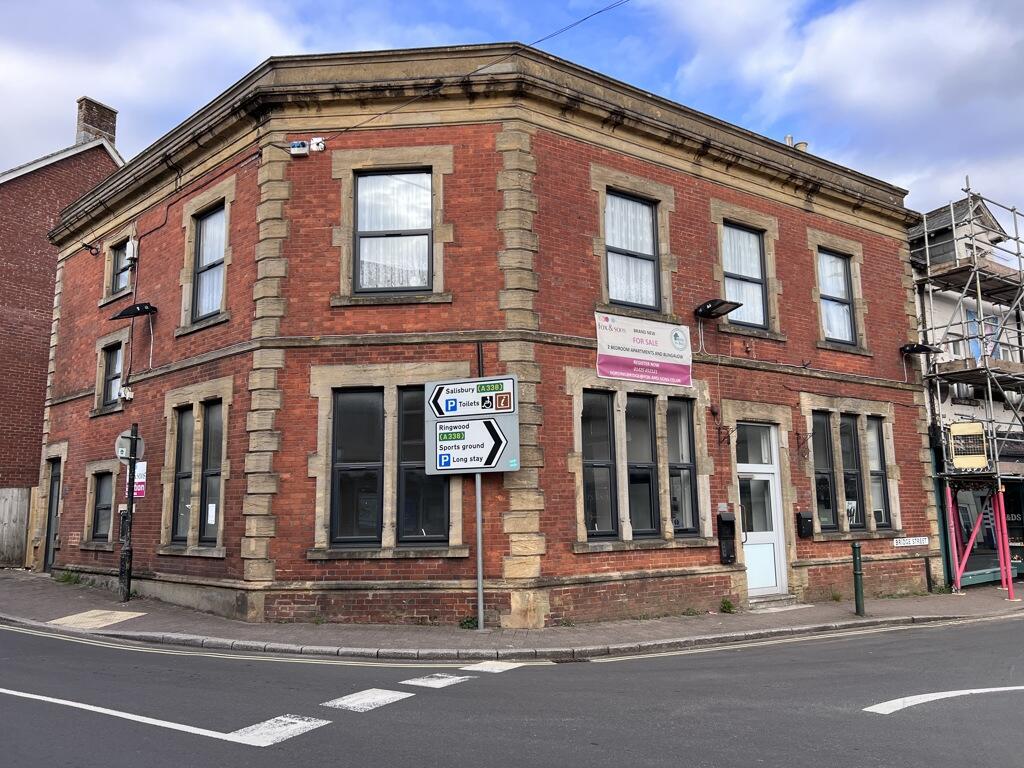 Main image of property: 1 Bridge Street, Fordingbridge, Hampshire, SP6 1AH